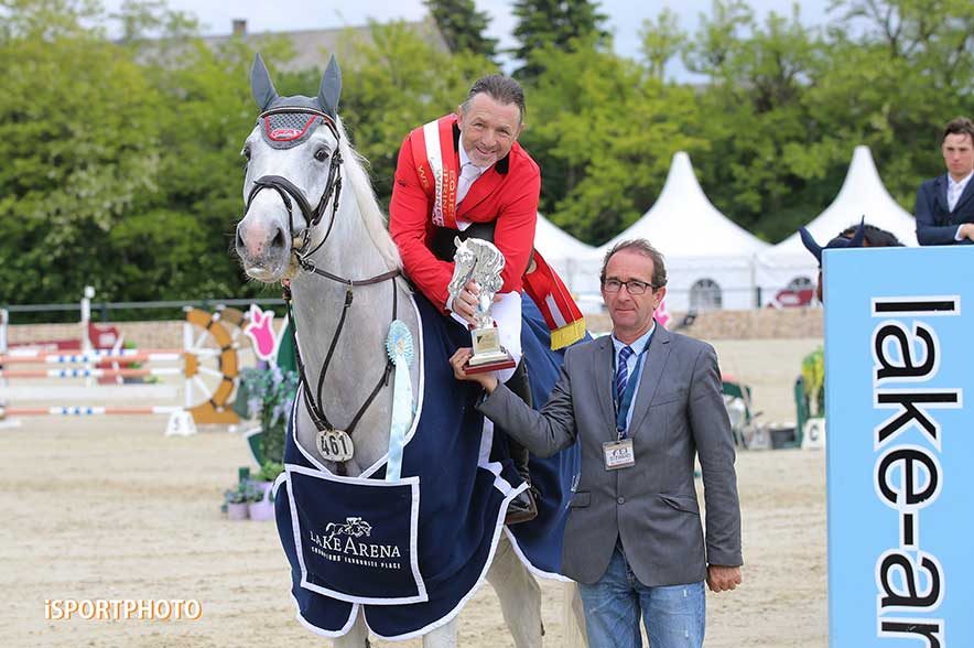 Equestrian Springbreak 2019: Grand-Prix-Sieger Manfred Scheid bei der feierlichen Prämierung. © iSPORTPHOTO